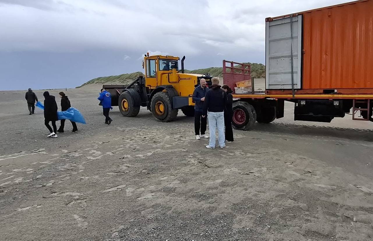 Jaarlijkse strandschoonmaak levert 400 kilo afval op