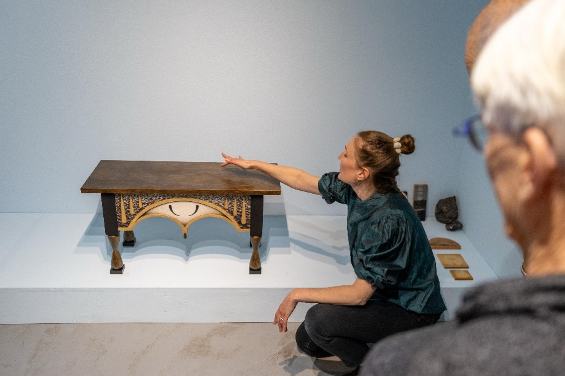 Walvistraan: kunst en Amelander erfgoed ontmoeten elkaar in museum Sorgdrager