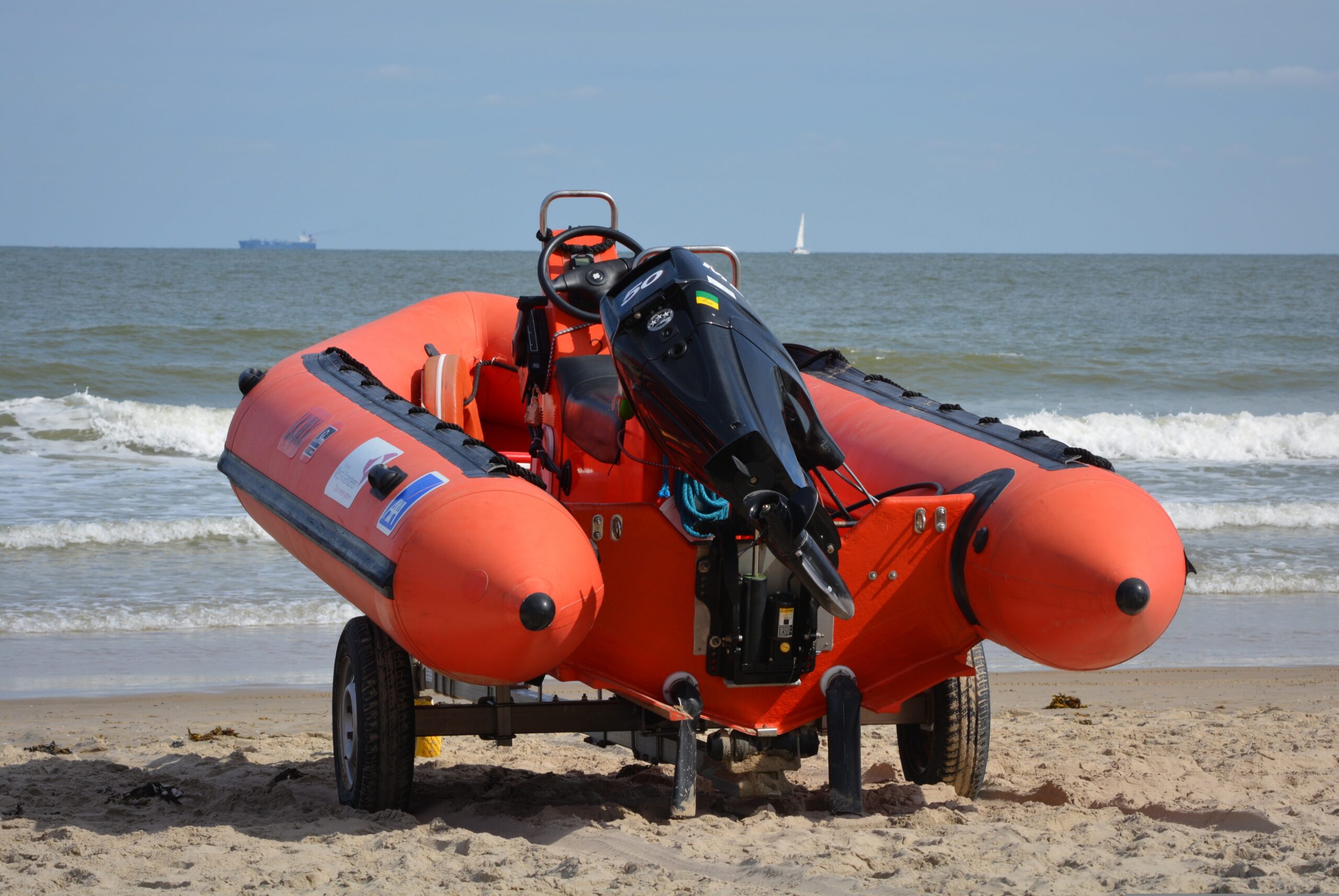 Zestien Duitse kinderen gered uit zee bij Ameland