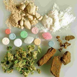 Grote drugscontrole op pier Holwerd