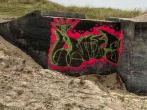 Graffiti op bunker