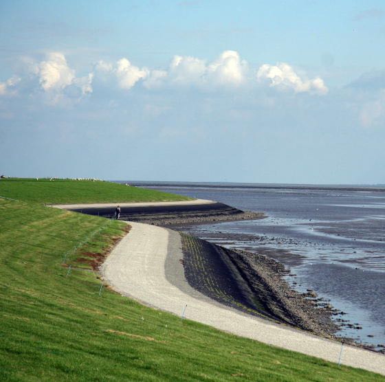 Laatste werkzaamheden aan de dijk