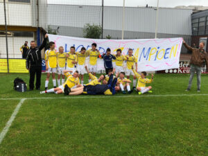 Geel Wit JO15-2 is kampioen