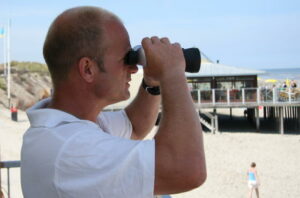 Twintig jaar strandwacht in Buren
