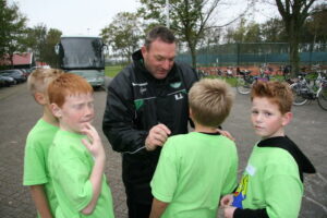 Ron Jans zet handtekening