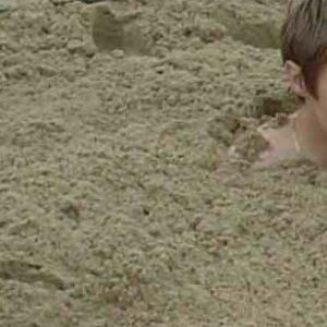 Ingegraven jongen op tijd gered