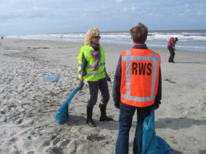 Strandschoonmaakactie RWS
