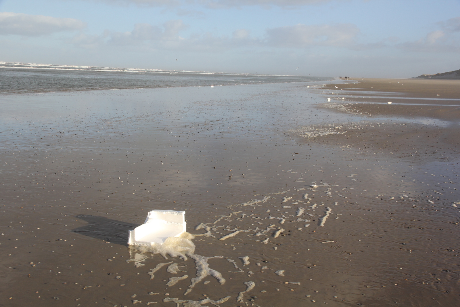 Van Borken naar Ameland om piepschuim op te ruimen