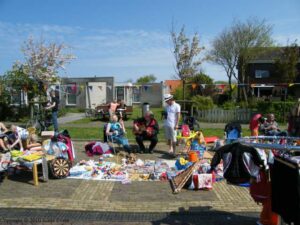 Vrijmarkt in Buren Foto Anita Bult&eacute;