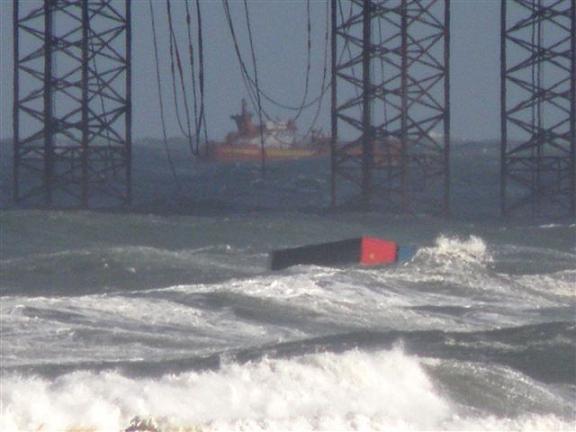 Boorplatform boven Ameland bijna aangevaren