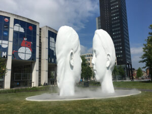 Love van Jaume Plensa - 11fountains