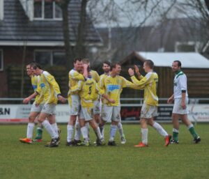 Geel Wit tegen Warga