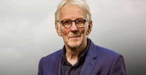 Freek de Jonge leest voor uit nieuw boek op Ameland