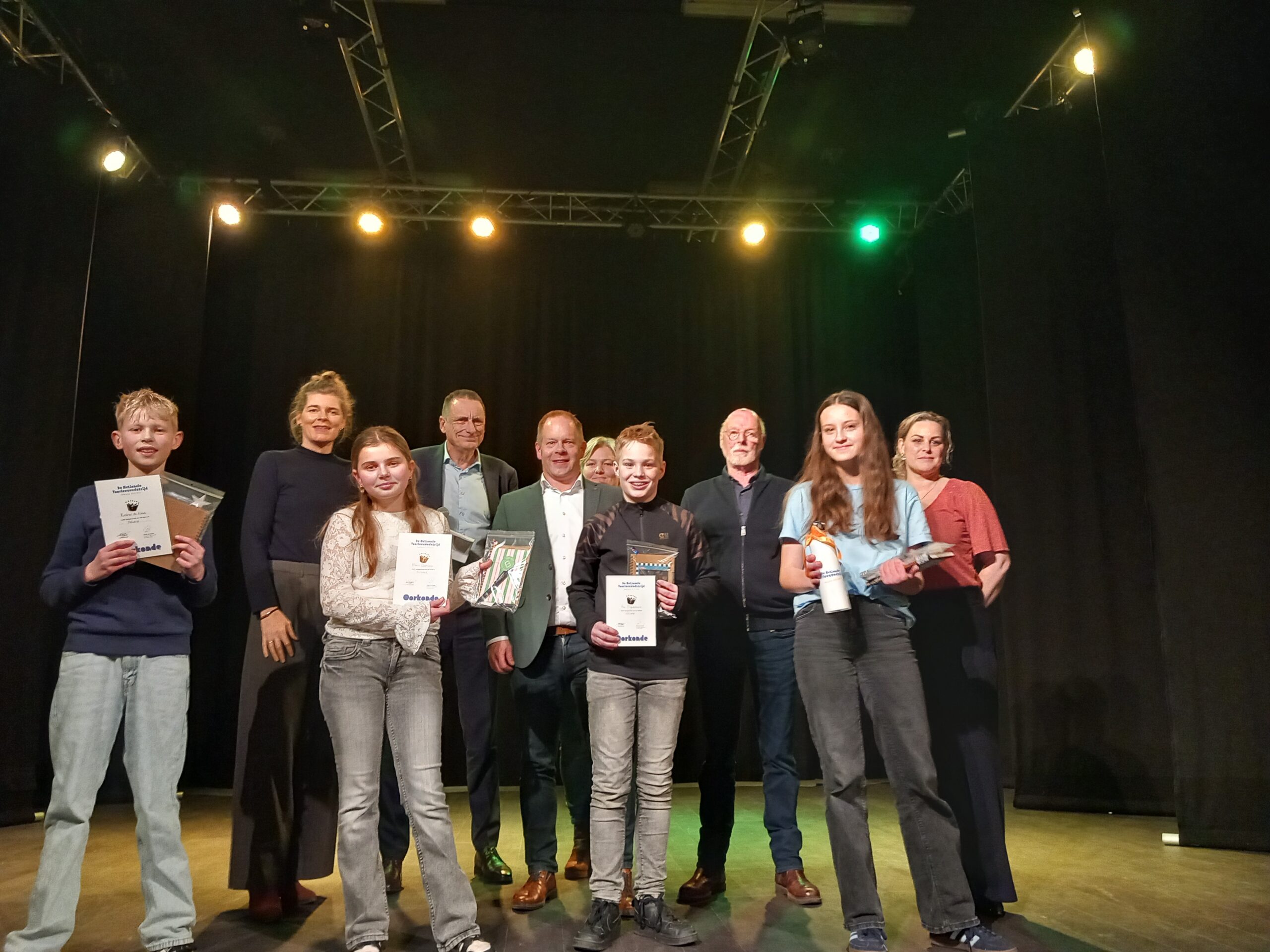 Zoë uit Nes naar Friese finale Voorleeswedstrijd