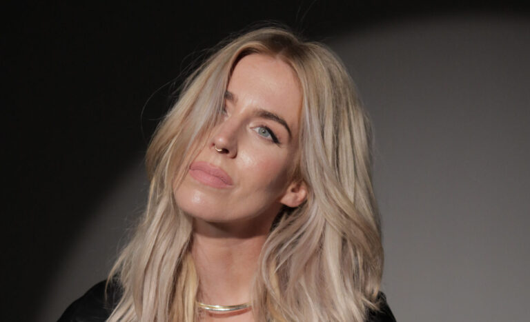 Elske DeWall sluit aan bij uniek megaconcert LÛD in Leeuwarden