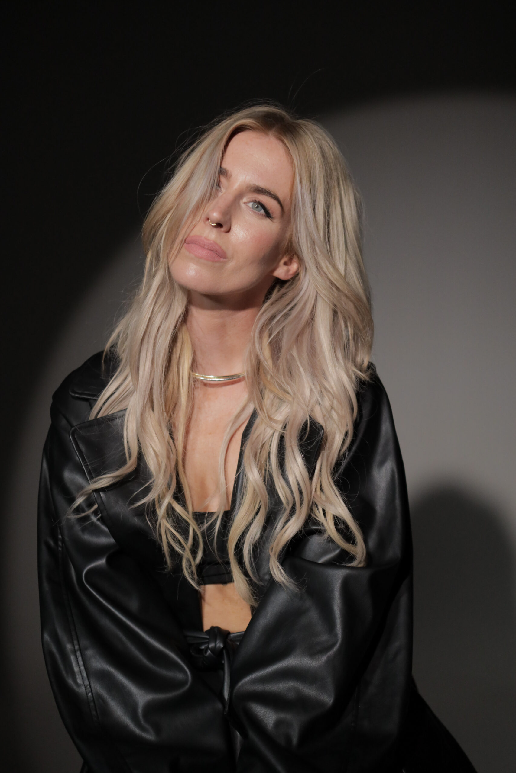 Elske DeWall sluit aan bij uniek megaconcert LÛD in Leeuwarden