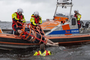 Laat je reddingsvest keuren voor de start van het watersportseizoen: KNRM waarschuwt voor risico’s
