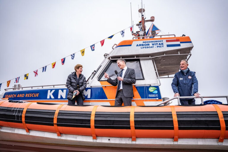 KNRM Lauwersoog neemt nieuwe reddingboot ‘Arbor Vitae’ in gebruik