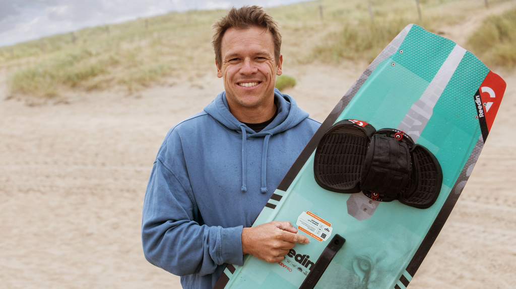 KNRM waarschuwt voor onnodige zoekacties door verloren surfmateriaal: “Eén telefoonnummer kan uren z